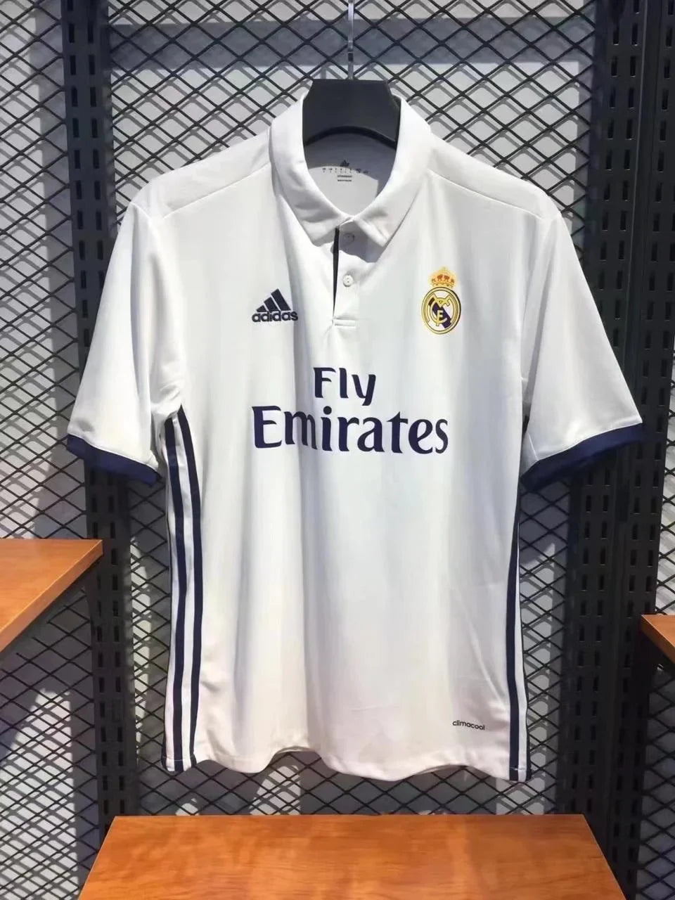 RETRO REAL MADRID HOME 2016/17 HALF SLEEVES